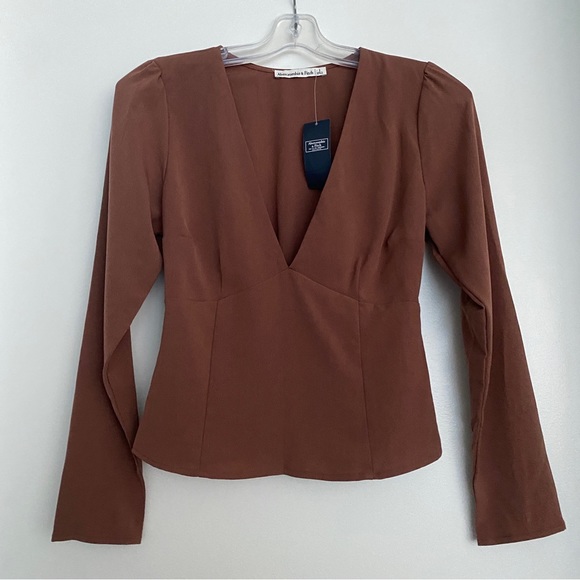 BNWT A & F Blouse in Small - Picture 1 of 4